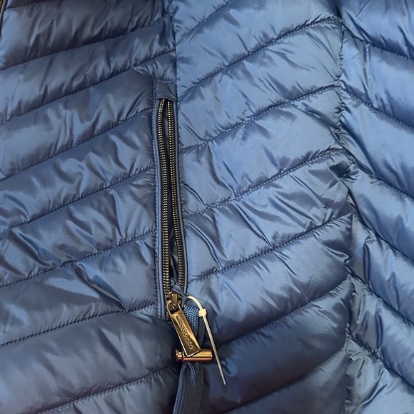Michael Kors Blue Puffer Jacket (inside 1 coat zipper flaw) (Bag included) ❤️ - Picture 3 of 4